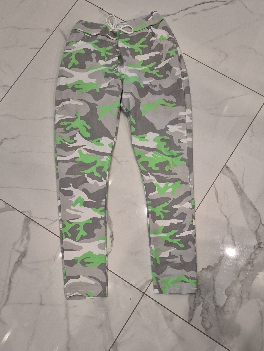 Venti6 Women’s Neon Green & Gray Camo Jogger Sweatpants